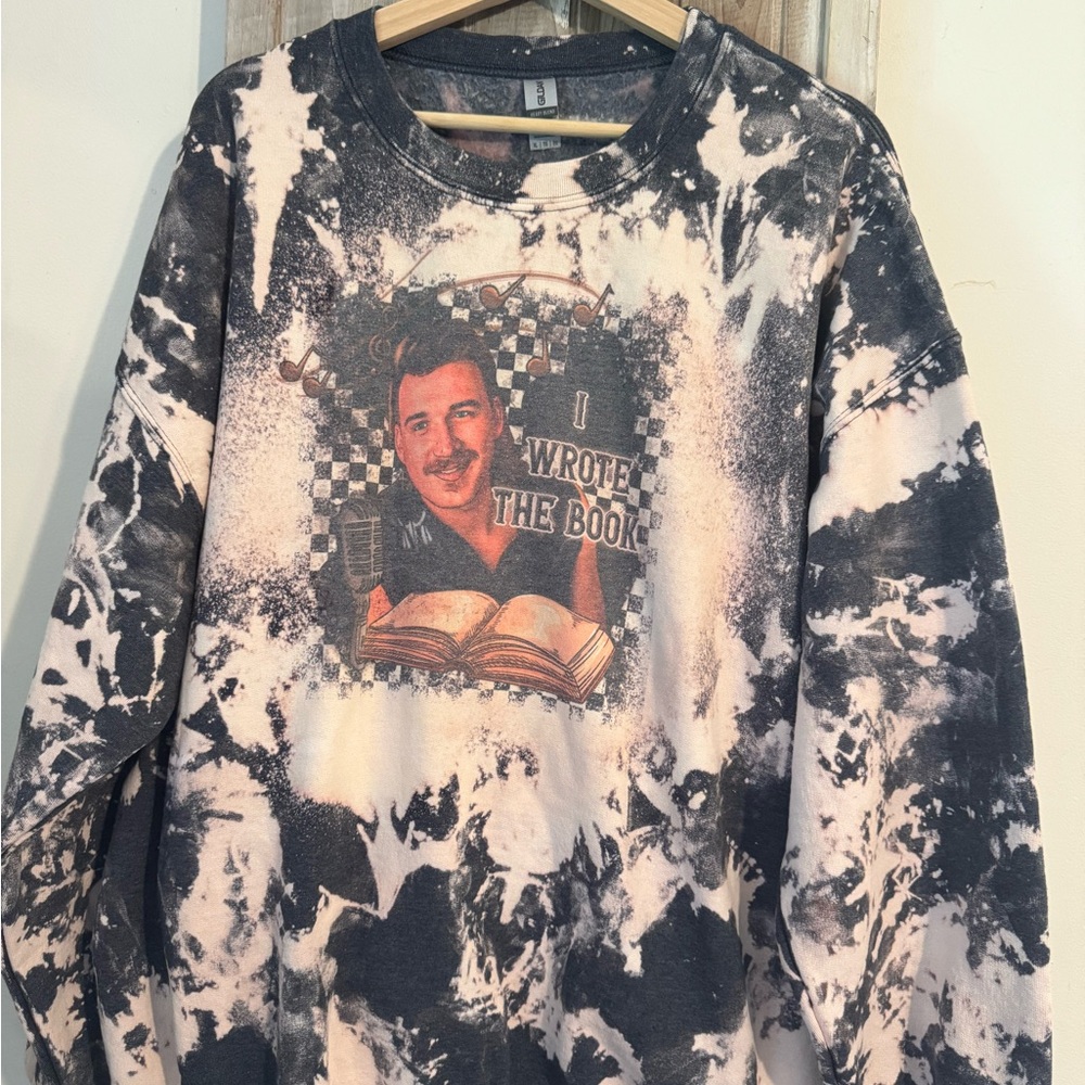 Women's Morgan Wallen Gildan Black and off White Graphic Crewneck Sweatshirt XL